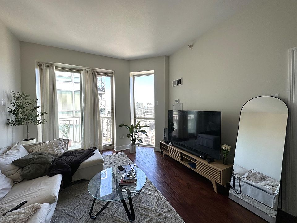 1st image of 645 N Kingsbury St APT 2603