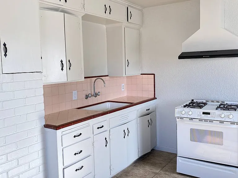 1161 Letts Ave #B — Photo 5