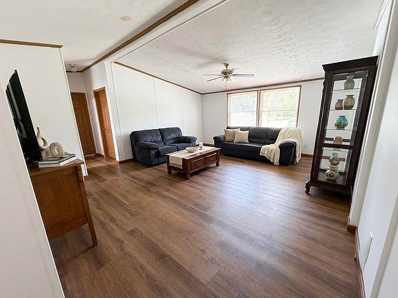 3rd image of 2109 Foxwood Court