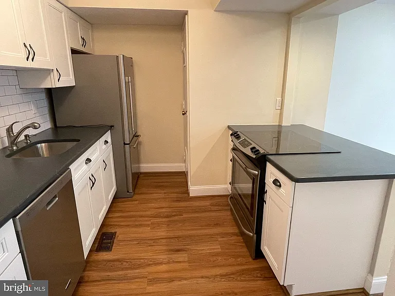 121 E Chelsea Cir — Photo 7