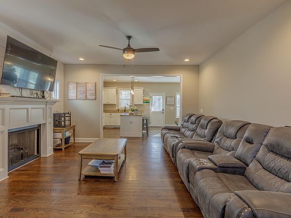 5th image of 1814 Oakvale Dr