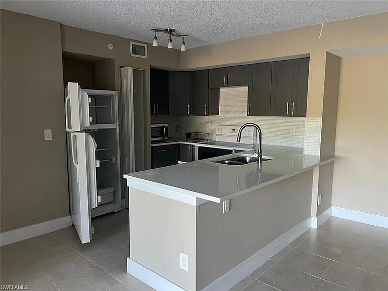 1205 Wildwood Lakes Blvd #203 — Photo 2