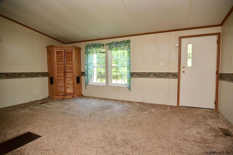 4th image of 344 LANFEAR Road