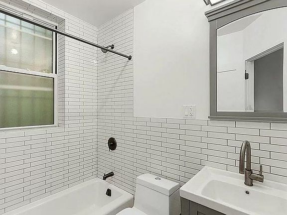 4th image of 1557 Lexington Ave #3W