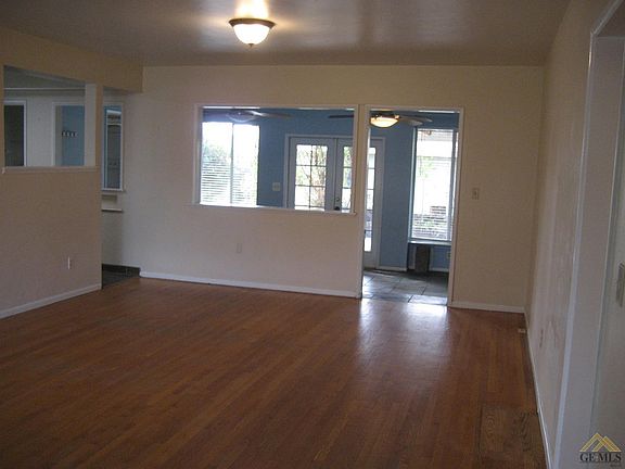 3rd image of 15 Oleander Ave