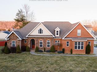 239 Fieldstone Dr, Fraziers Bottom, WV 25082