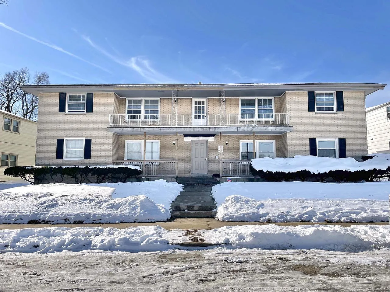 8623 West Fond Du Lac AVENUE photo 1