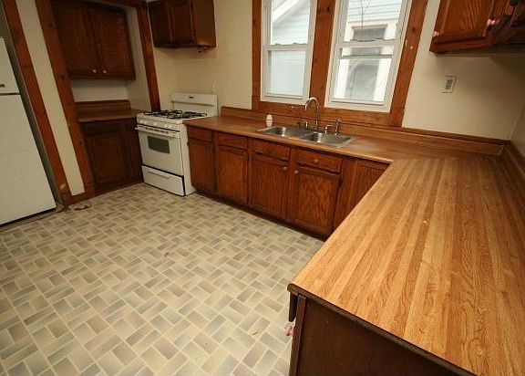 4th image of 132 W Government Ave