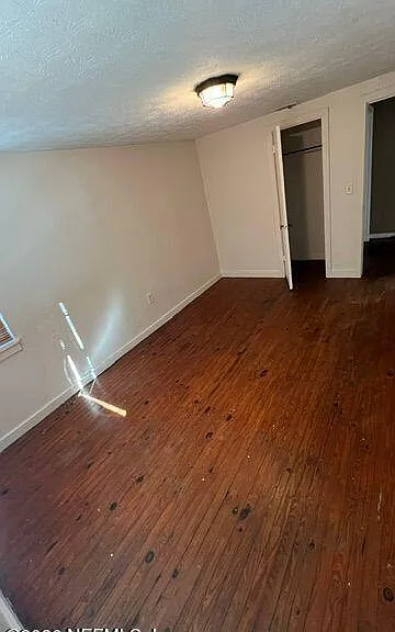 5150 Kingsbury St — Photo 2
