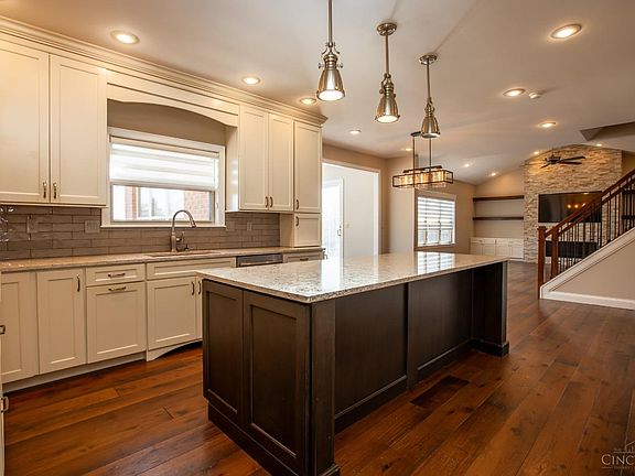 5th image of 8968 Charleston View Dr