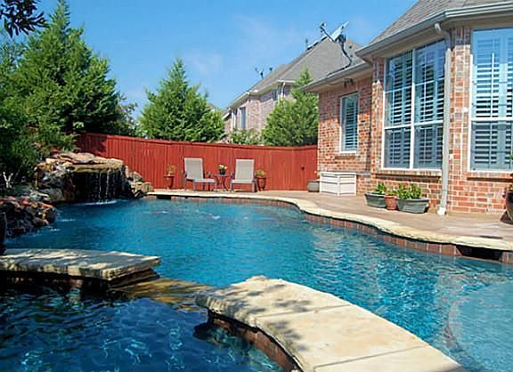 2nd image of 801 Woodcliff Dr