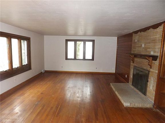 2nd image of 302 Steubenville Pike