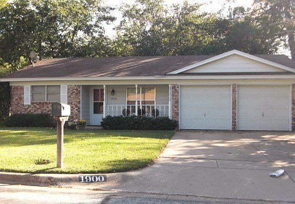 2nd image of 1900 Juanita Dr