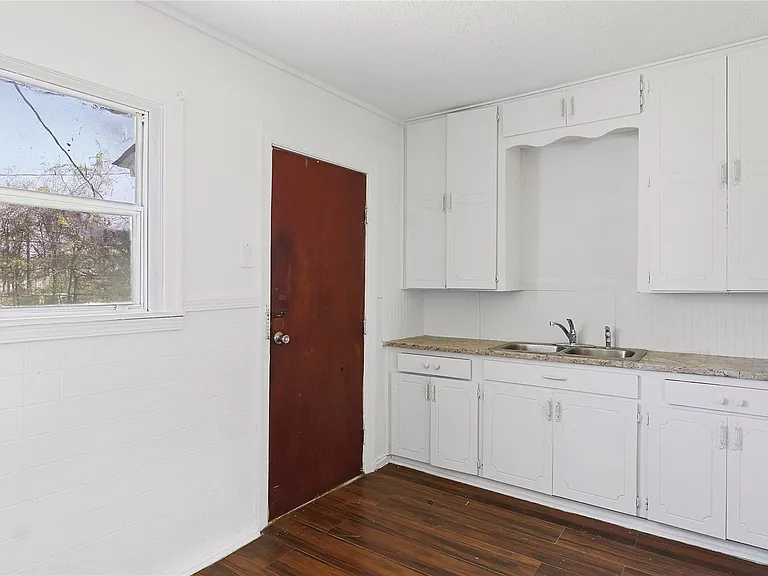 410 Clinton Park St — Photo 16