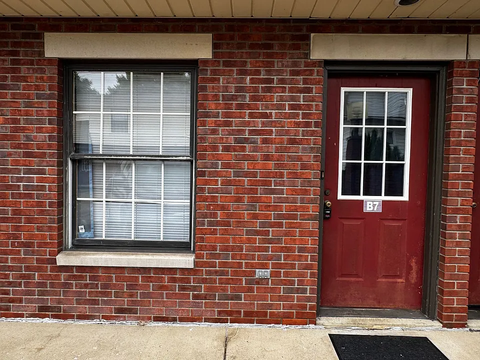 127 E Adams St #B7