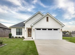 5 Woodlands Park Ln, Little Rock, AR 72223