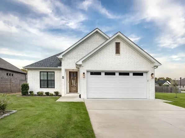 5 Woodlands Park Ln, Little Rock, AR 72223