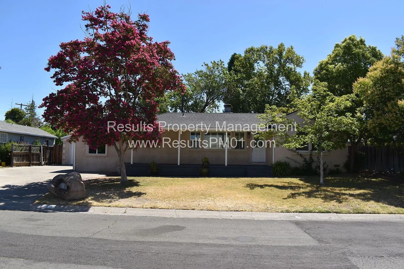2816 La Paz Way photo 1