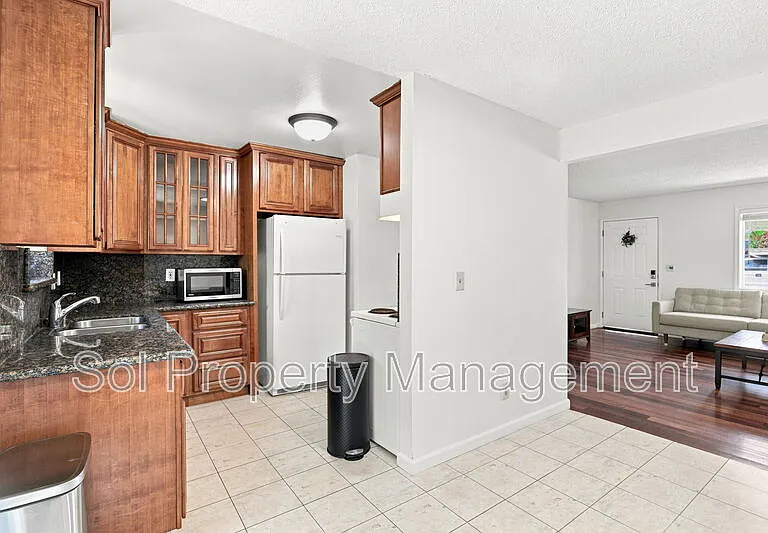 426 Swift St — Photo 7