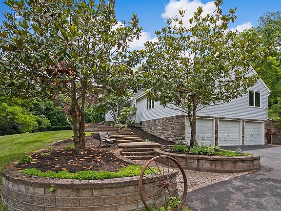 3rd image of 165 Maxwell Ln