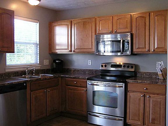 3rd image of 2274 Murphy Ln E