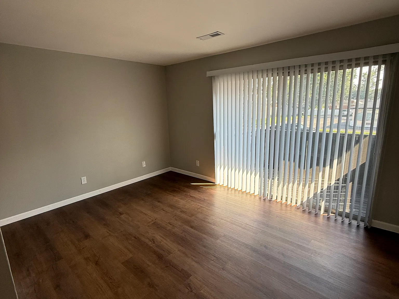 922 W Church St — Photo 3