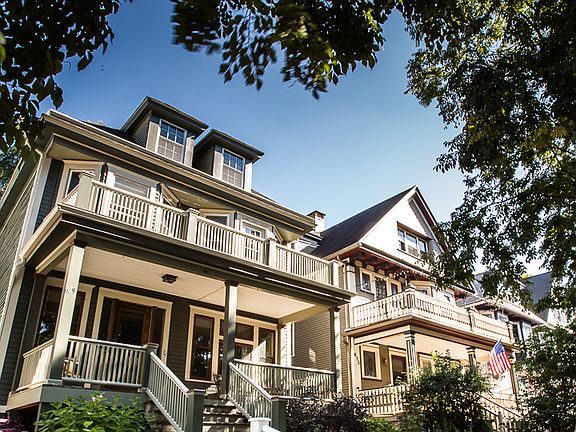 2nd image of 679 Richmond Ave