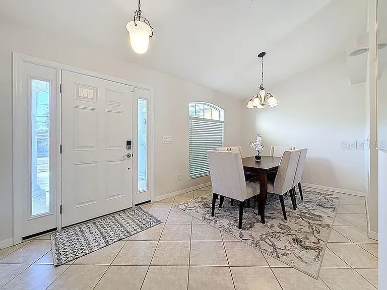 2402 Dryer Ave — Photo 17