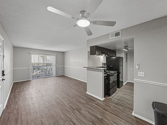 Spacious one-bedroom apartment with open-concept living space