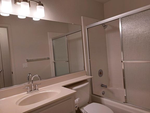 Hall Bathroom - Shower over Tub
