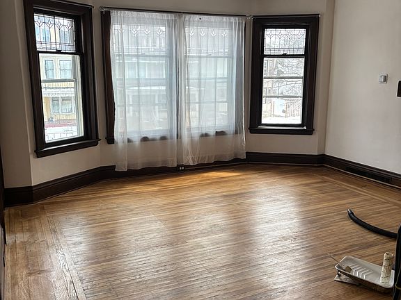2nd image of 126 Oxford Ave APT 3