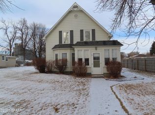321 Broadway St, Thompson, ND 58278