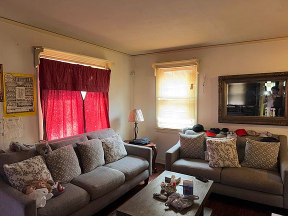 3rd image of 3101 Saint Charles Dr