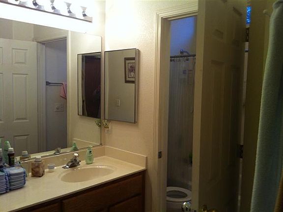 5th image of 393 Farmington Cir