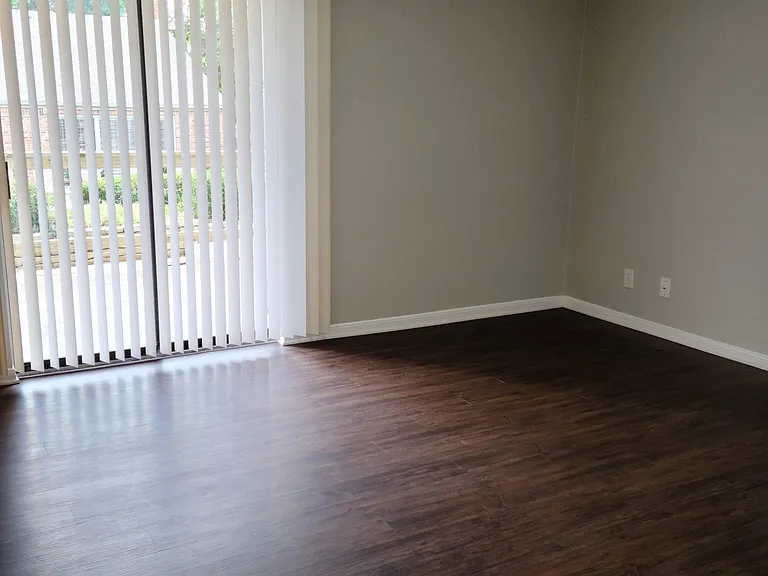 Post Oaks Apartments — Photo 12