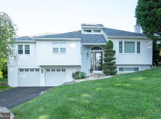 2 Lawson Dr, Huntingdon Valley, PA 19006