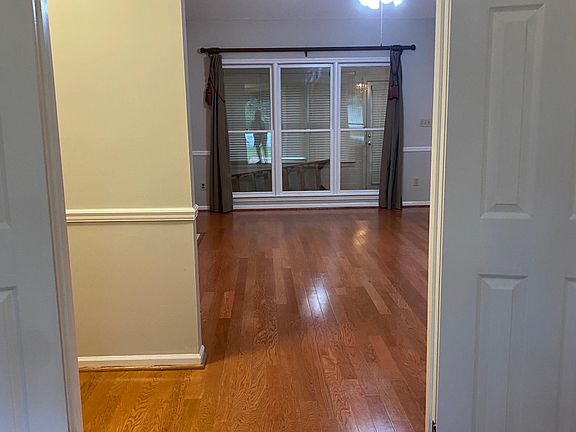 2nd image of 2516 Stanford Dr
