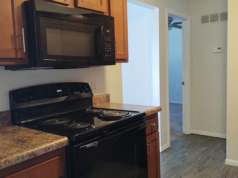 KINGSGATE VILLAGE APARTMENTS — Photo 14
