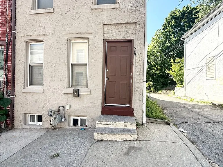 613 Walnut St — Photo 2