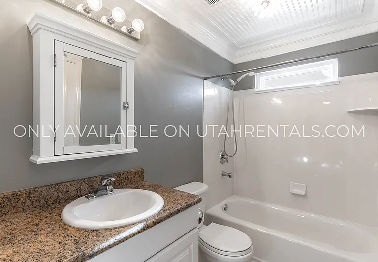 1595 S 50 W — Photo 18