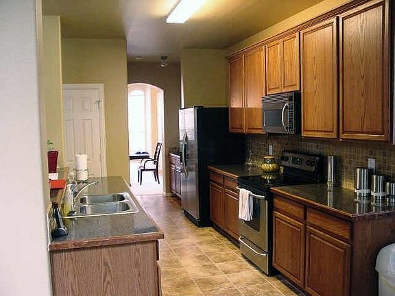 4th image of 3613 Rolling Hills Dr