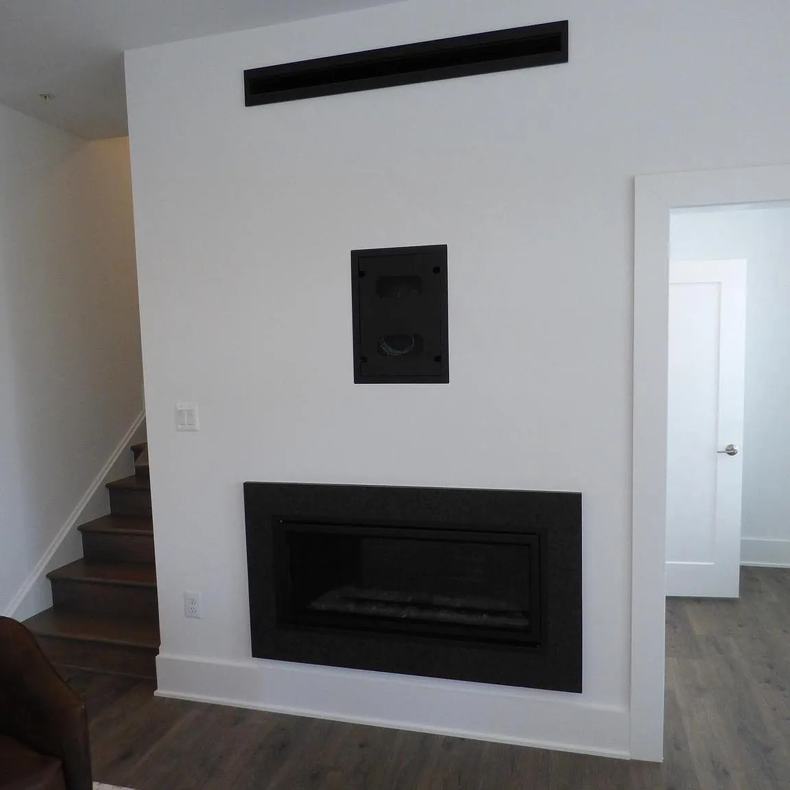 3 bed, 5.0 bath, 2400 sqft, $6,900 — Photo 2