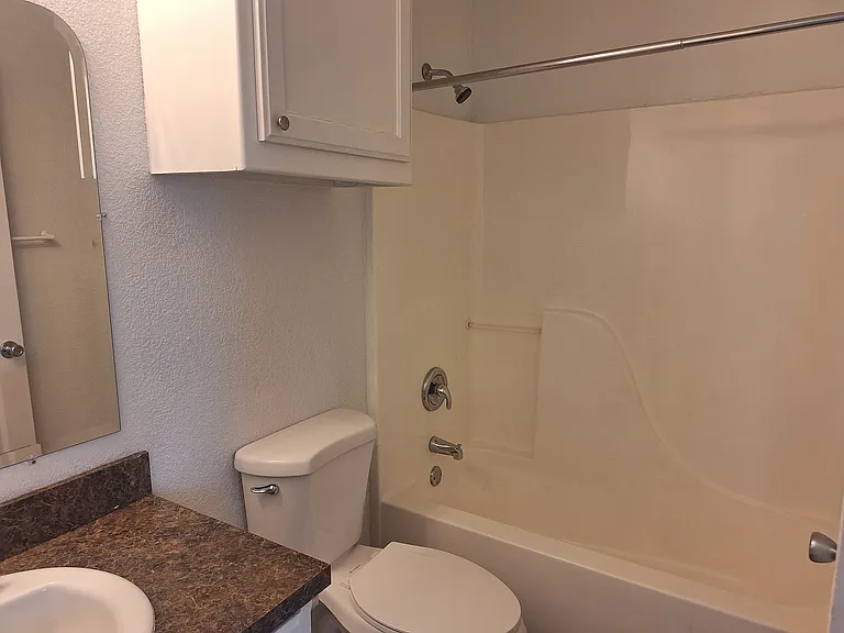 2621 Lee Ave — Photo 9
