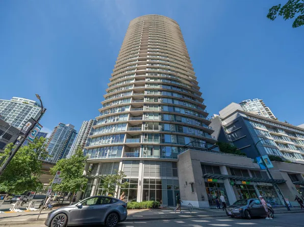 689 Abbott St #1707, Vancouver, BC V6B 0J2