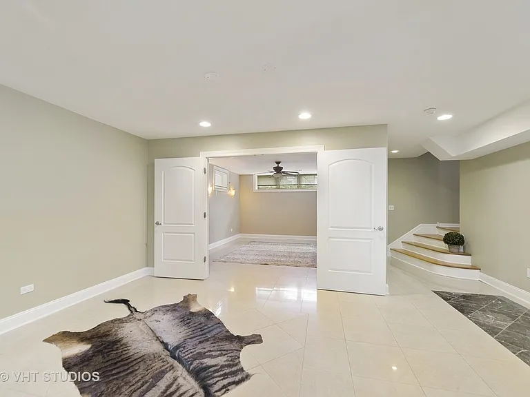 2042 W Warren Blvd — Photo 26