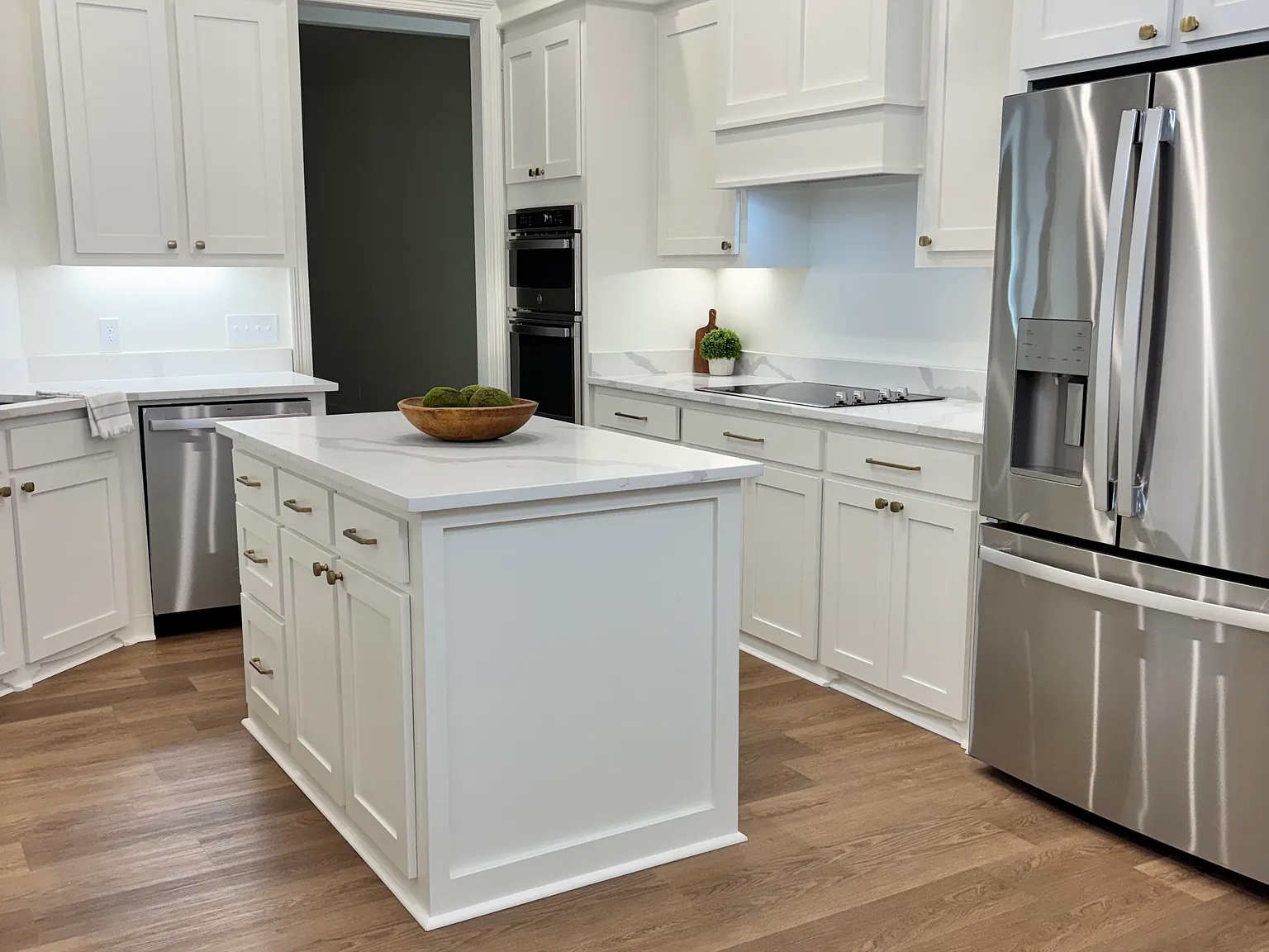 4 bed, 3.5 bath, 2400 sqft, $3,800 — Photo 4