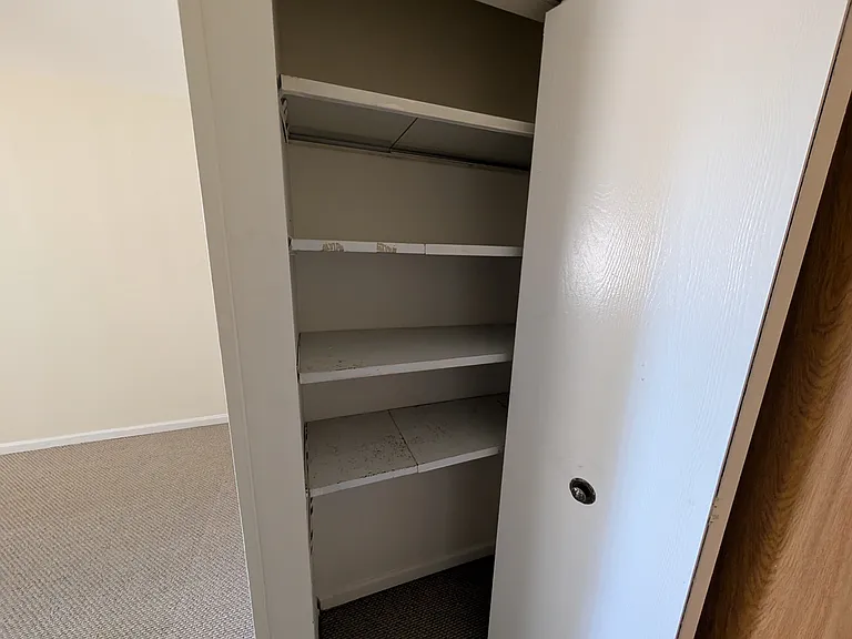 359 W Hawthorne Cir #1B — Photo 10