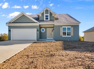 1532 Whitewater Dr, West Bend, WI 53095