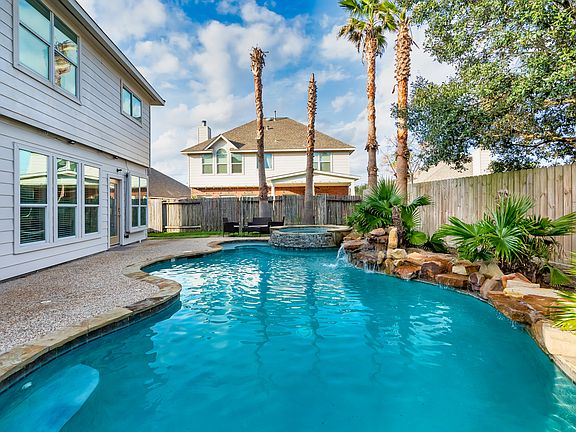 Enjoy the beautiful pool with hot tub