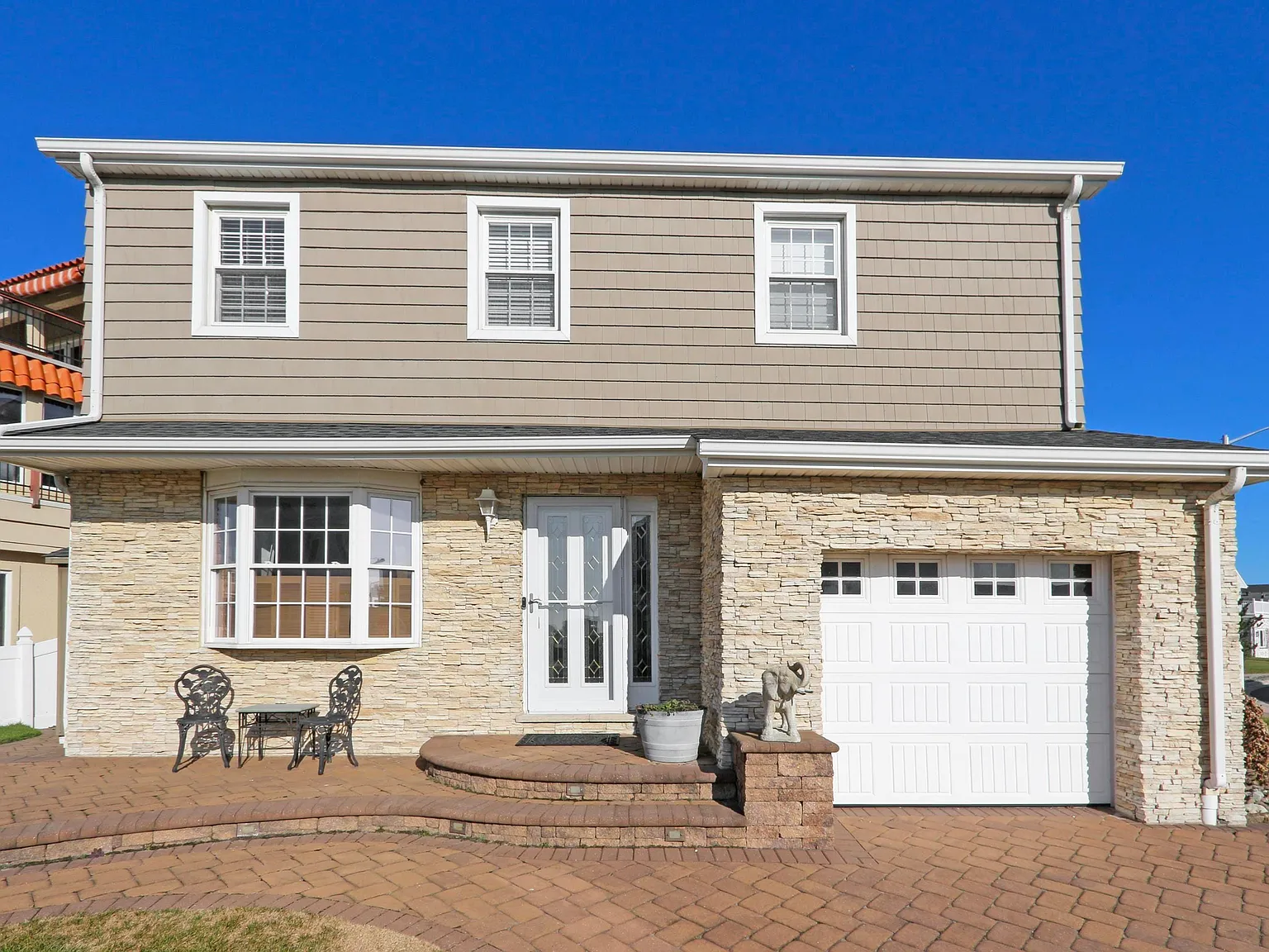 5 bed, 2.5 bath, $9,700 — Photo 1